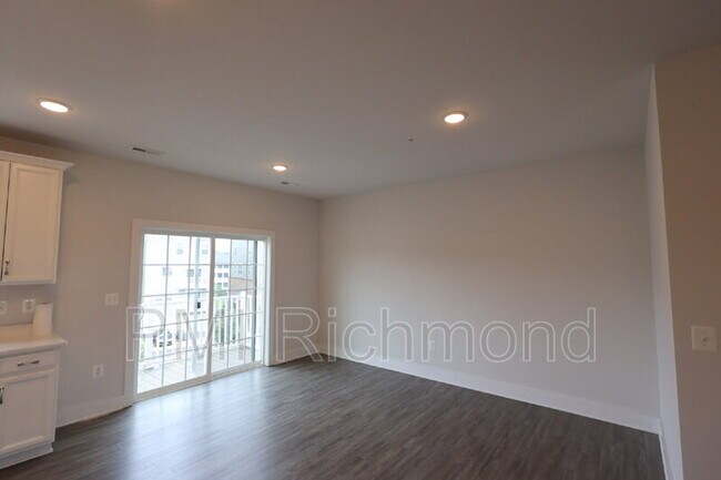 Foto del edificio - 4344 Bon Secours Pkwy