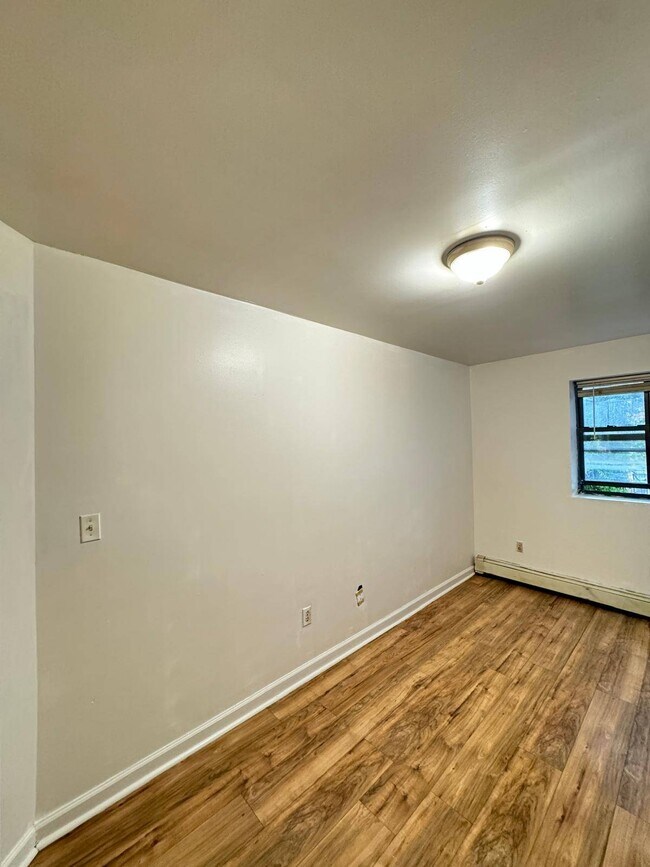 Foto del edificio - 972 Gates Ave