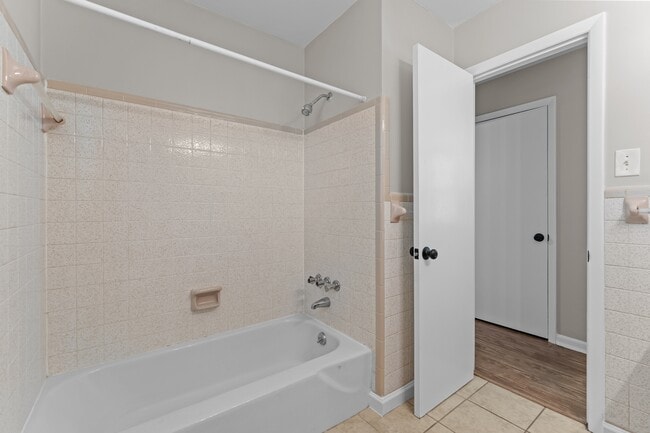 Building Photo - 3301 Marne Ave