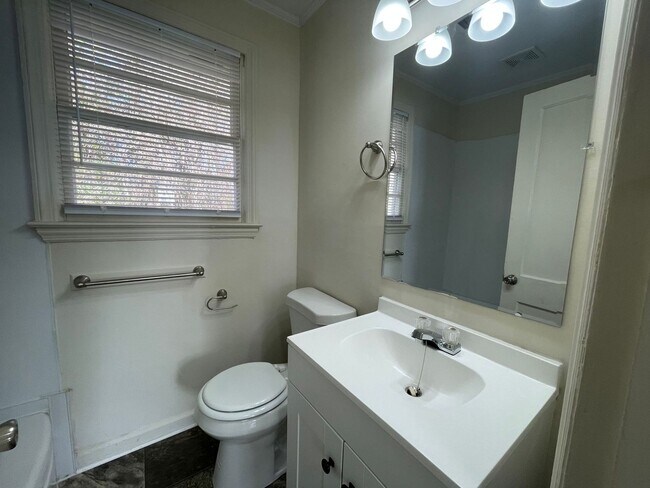 Foto del edificio - 2 bedroom, 1 bath Duplex