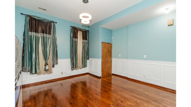 Building Photo - 1353 S Ashland Ave