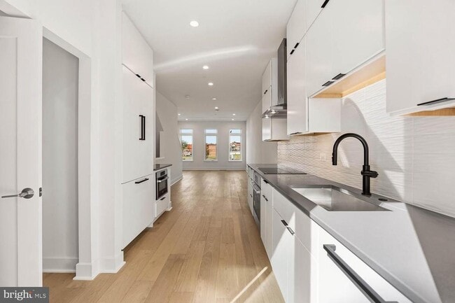 Building Photo - 2607 1st St NW
