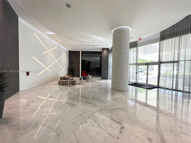 Foto del edificio - 3300 NE 192 St