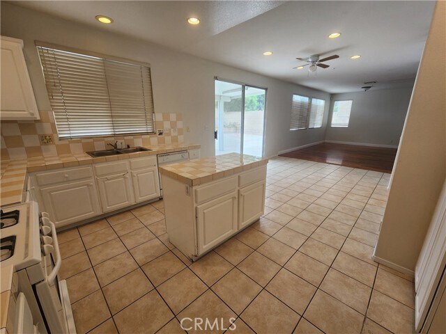 Building Photo - 15752 Home Ct