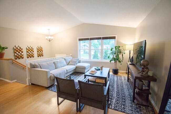 Foto del edificio - 724 20th Ave SW