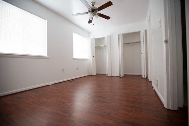 Building Photo - 15 Sugarland Square Ct