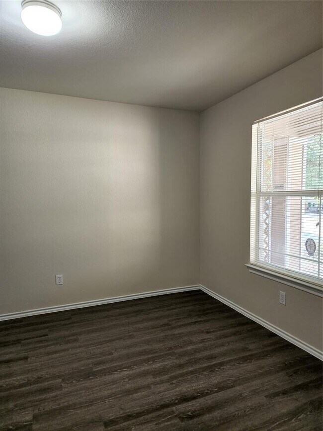 Building Photo - 18016 Honey Locust Ln