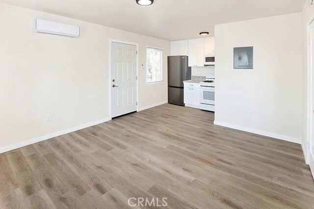 Foto del edificio - 10709 Sherman Pl