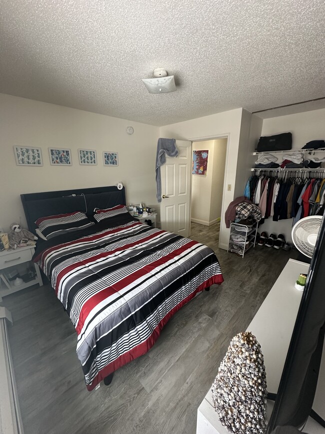 Building Photo - 1516 1st St E