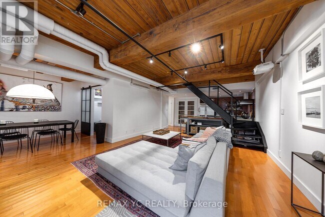 Photo du bâtiment - 436-436 Wellington St W