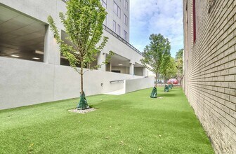 Building Photo - 303 Madison St