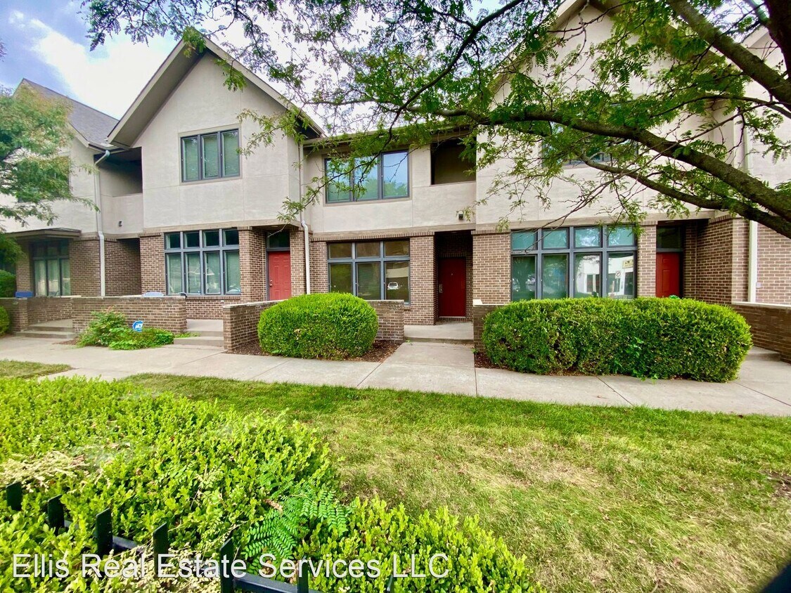 Foto principal - 2 br, 2.5 bath House - 4459 RAINBOW BLVD.