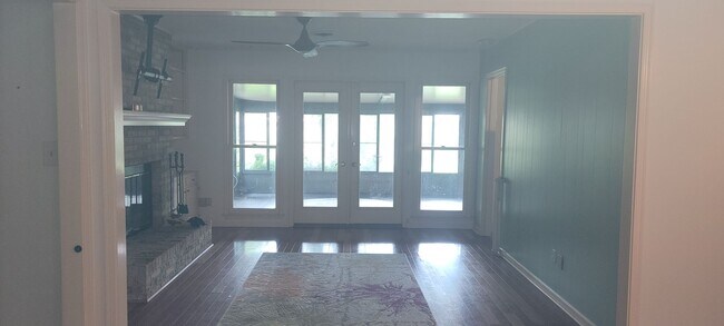 Building Photo - 306 Bowling Green Dr