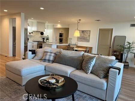 Foto del edificio - 723 Palisades Beach Rd