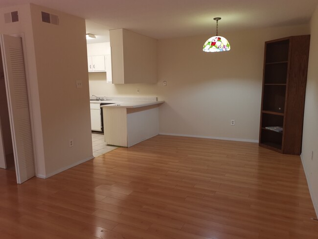 dinning room - 900 Mountain Creek Rd