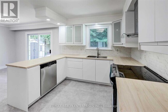 Building Photo - 1493 Birchwood Dr