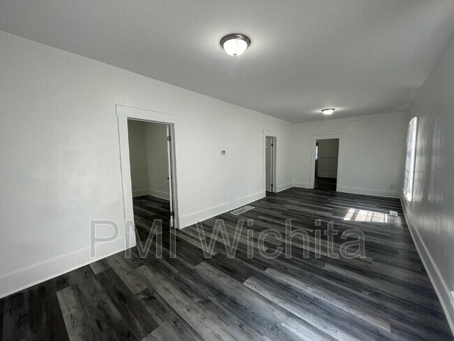 Foto del edificio - 210 N Ash St