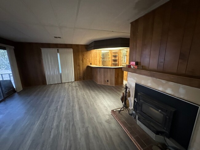 Building Photo - Spacious Manufactured Home