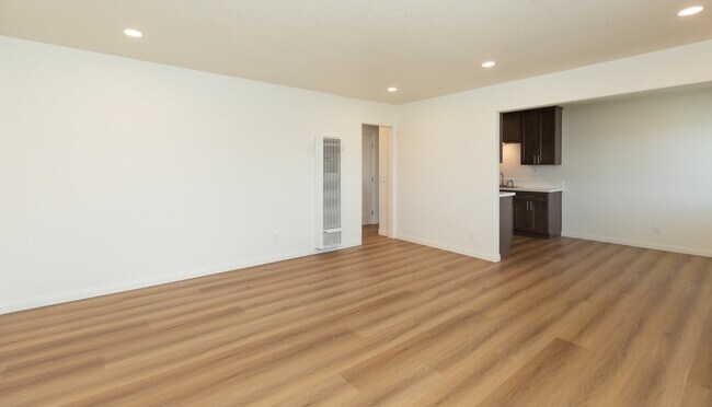 Foto del edificio - 2041 N Ventura Rd