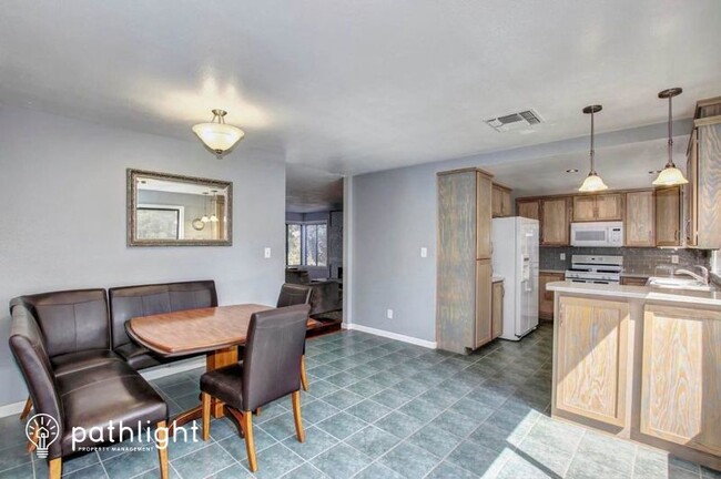 Foto del edificio - 7037 Sunburst Way, Citrus Heights, CA, 95621