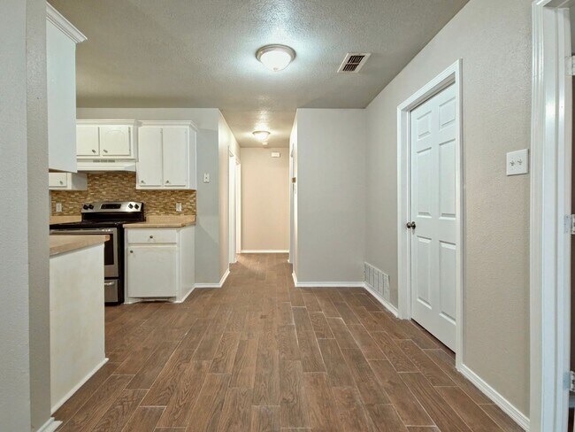 Foto del edificio - Cozy 3 bed 2 bath in Northridge