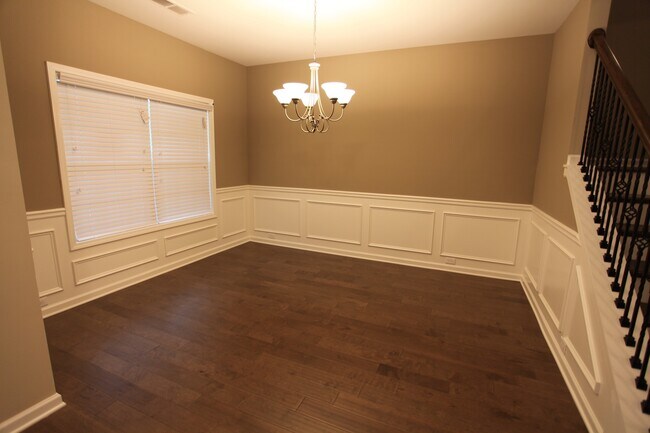Building Photo - 5bed/3bath Residential House available in ...