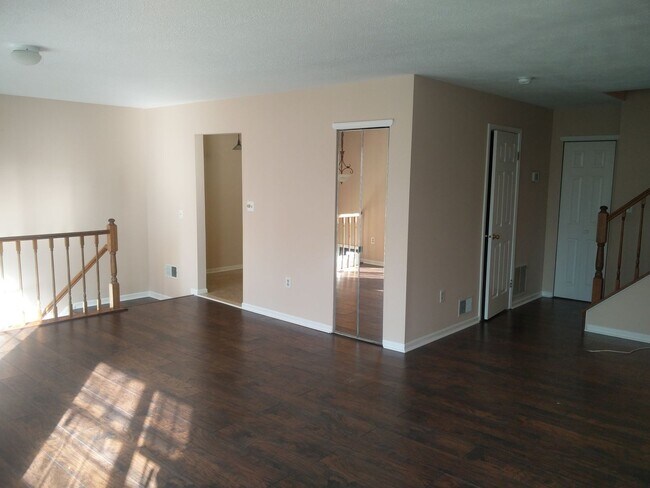 Foto del edificio - Spacious Newly Rennovated 2 Bedroom House with 2.5 Bath