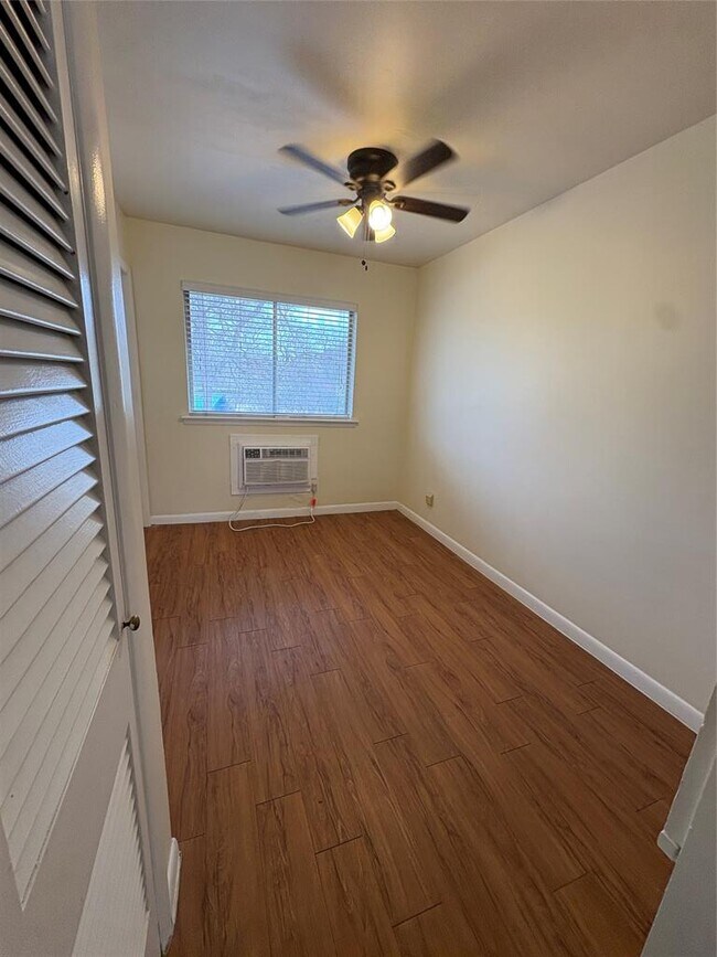 Foto del edificio - 1212 W 13th St