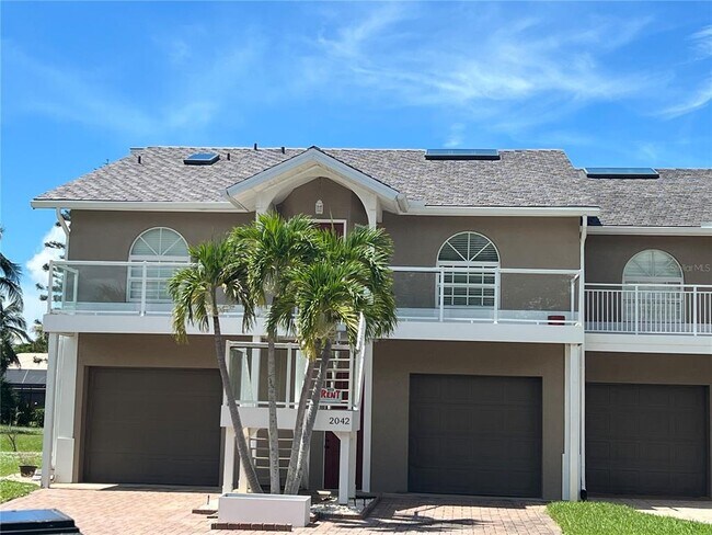 Building Photo - 2042 Matecumbe Key Rd