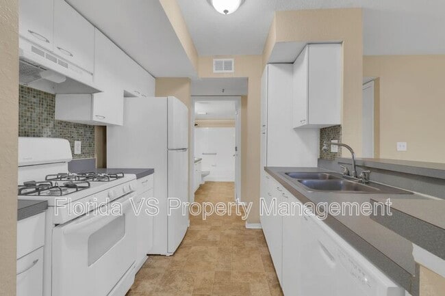 Building Photo - 1615 Columbia Arms Cir