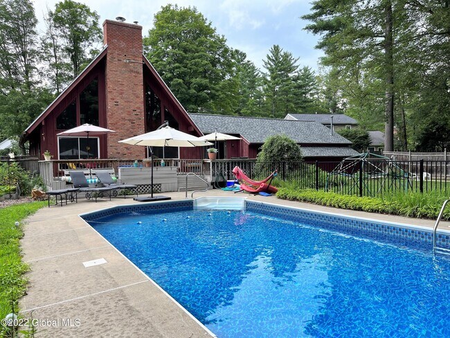 Foto del edificio - 373 Northern Pines Rd