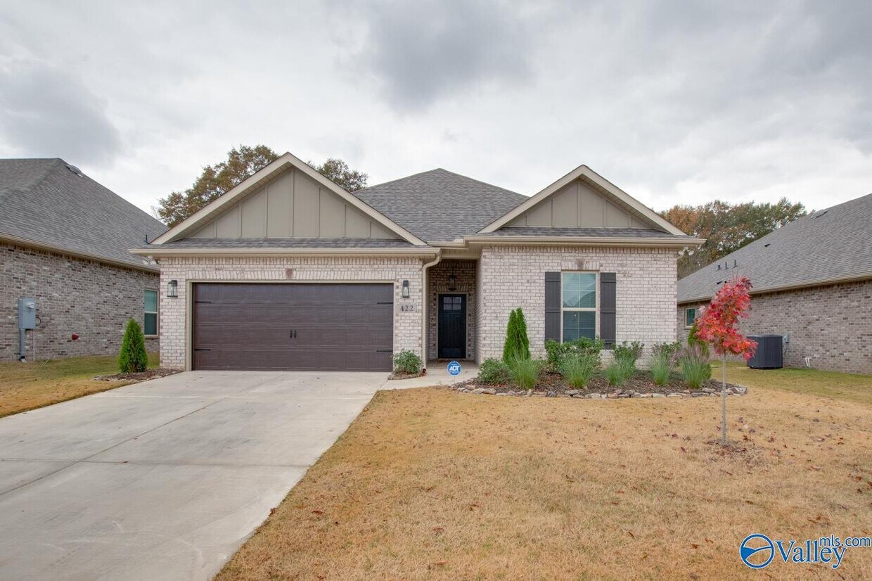 Foto principal - 122 Midpark Dr