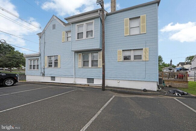 Foto del edificio - 3403 River Rd