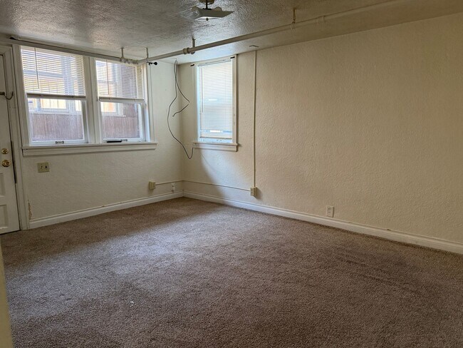 Foto del edificio - DY Rentals Duplex 2