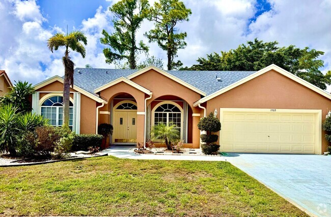 Building Photo - 1069 Sweet Briar Pl
