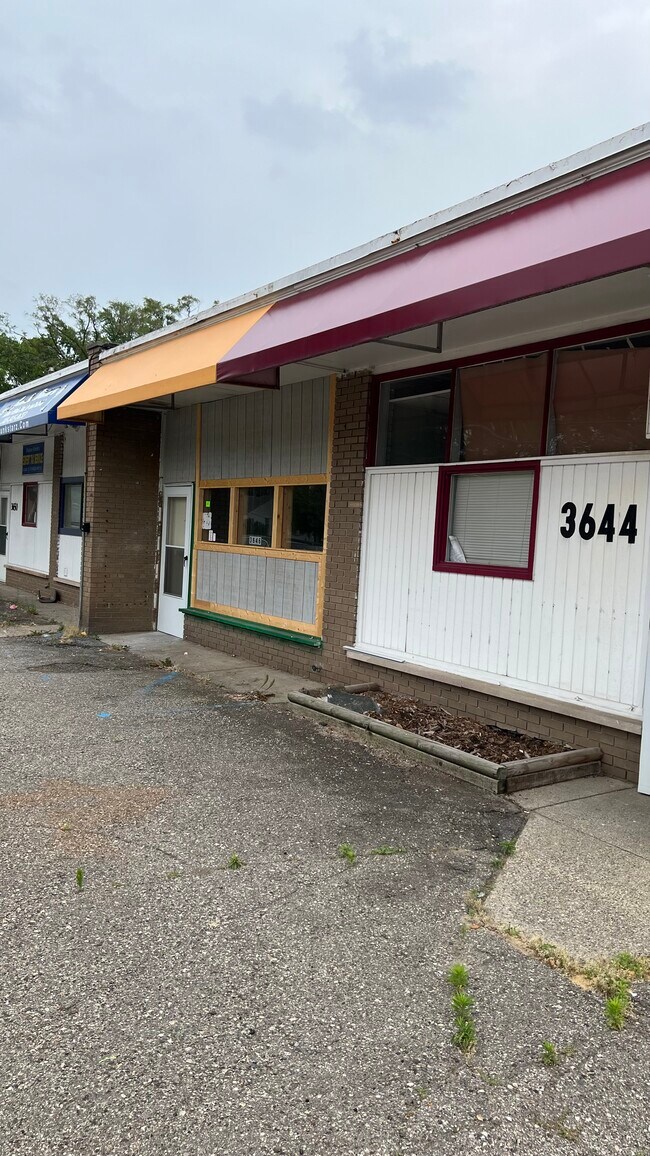 Building Photo - 3646 E 9 Mile Rd