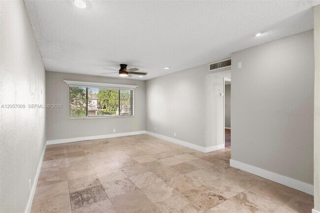 Foto del edificio - 3242 Coral Ridge Dr