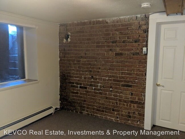 Building Photo - 321 Edwards St