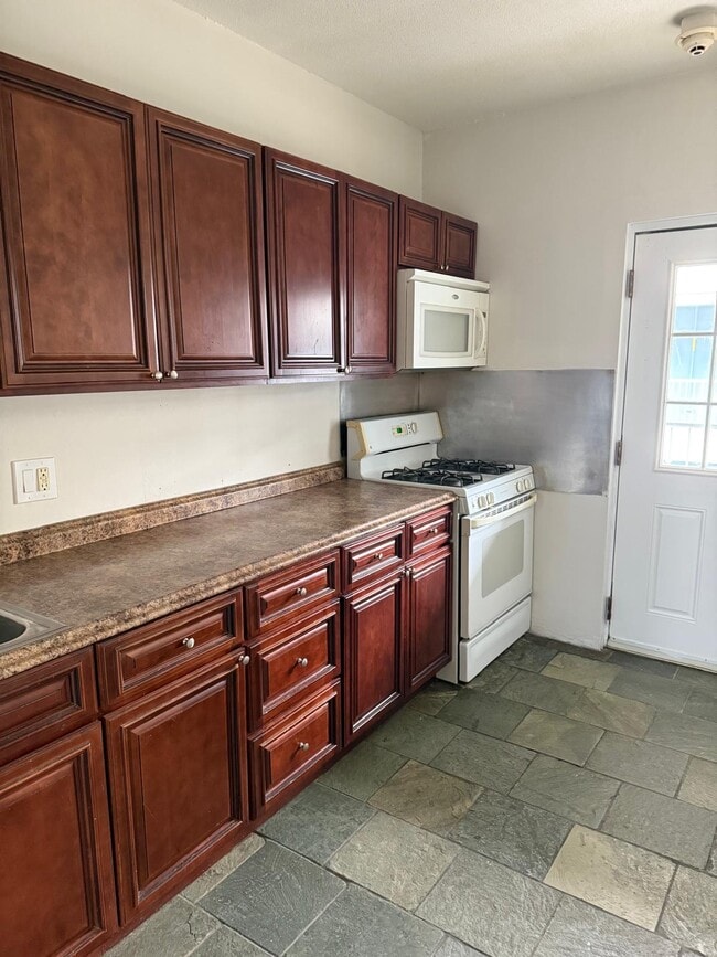 Foto del edificio - 94 Cowesett Ave