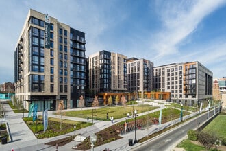 Building Photo - Banner Lane