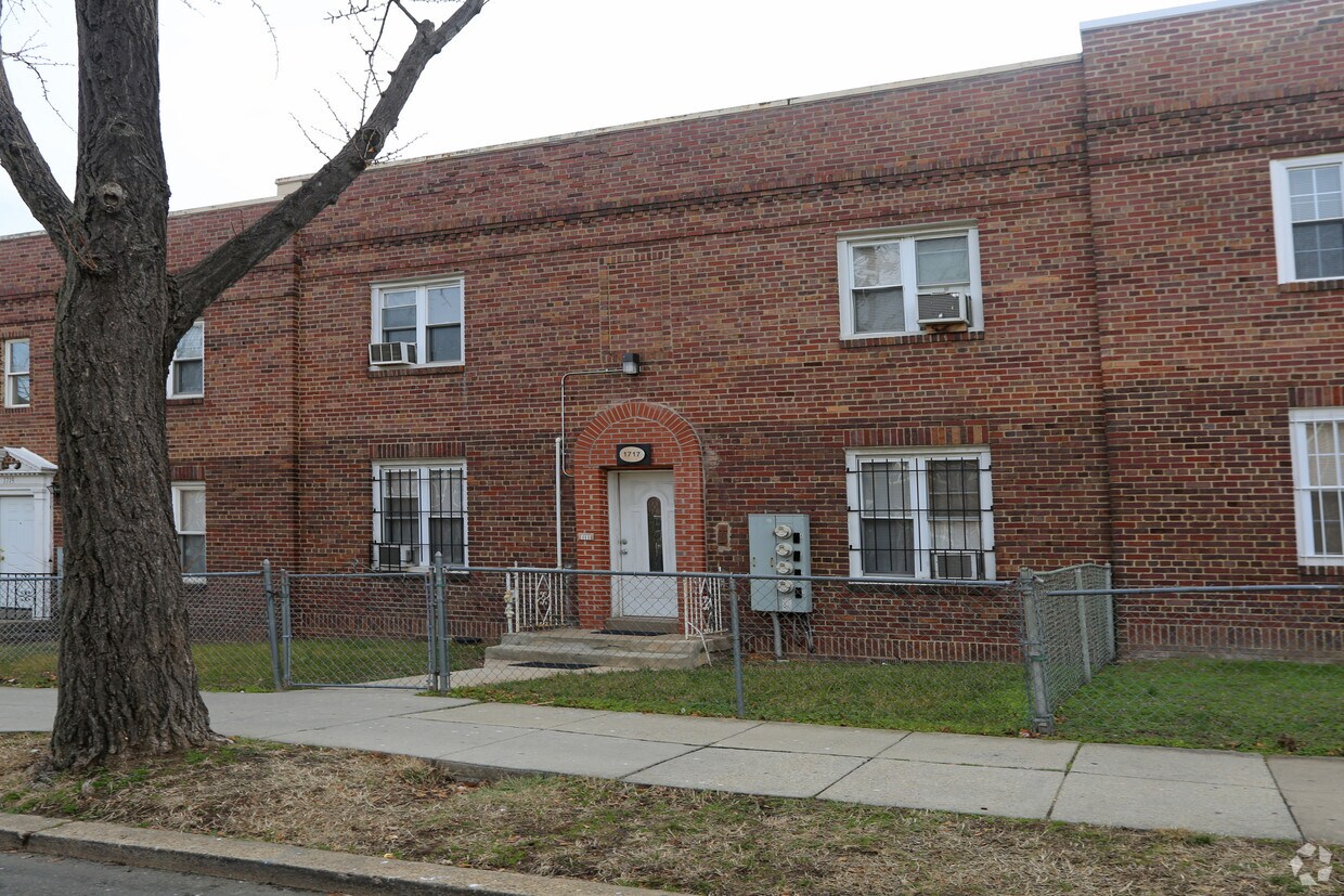 Building Photo - 1717 Capitol Ave NE