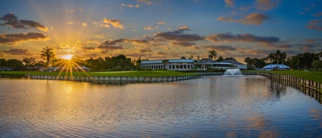 Foto del edificio - 12911 Briarlake Dr