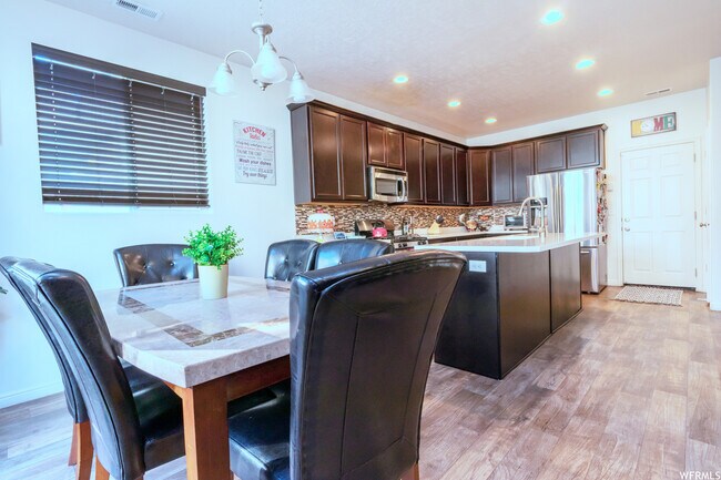 Foto del edificio - 928 W Stonehaven Dr