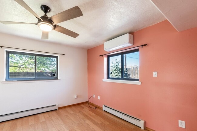 Foto del edificio - 136 Fiesta St