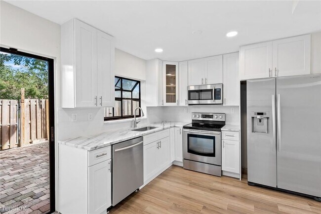 Building Photo - 2 br, 1.5 bath Townhome - 355 City View Dr