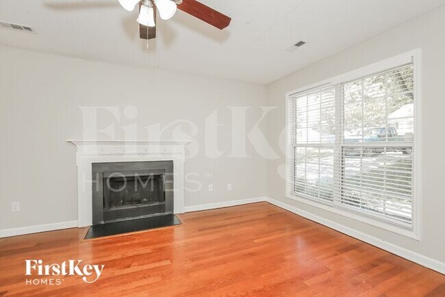 Foto del edificio - 6877 Ironwood Cir
