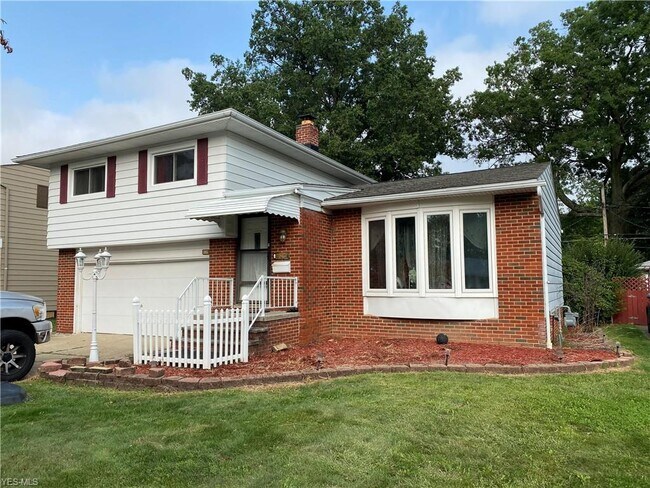Building Photo - 6339 Beverly Dr