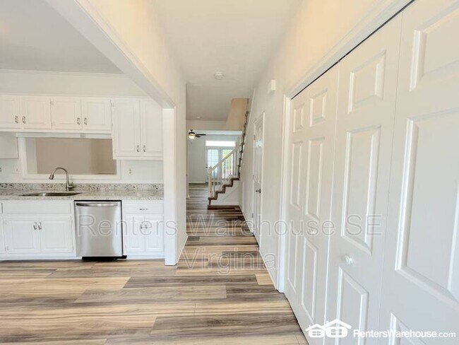 Building Photo - 630 Creekside Ct