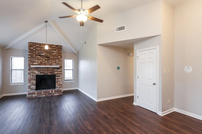 Foto del edificio - 101 Colony Dr