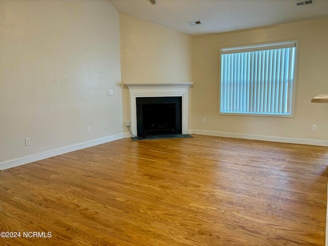 Building Photo - 7109 Verona Dr